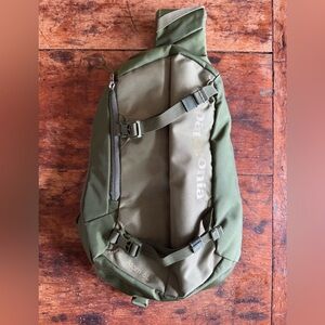 Patagonia Atom 8L Olive Green Sling Pack with Adjustable Straps